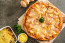 Bármilyen meglepő, a hawaii pizzának semmi köze Hawaiihoz. A sokak által kedvelt sonkás-sajtos-ananászos tésztát egy Kanadában élő, görög éttermes, Sam Panopoulos találta fel 1962-ben.