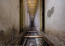 A képsorozat kopott alagutakat mutat be, amelyek majd 30 méterrel a föld alatt lettek kiépítve és több mint 9 km hosszan húzódnak.
