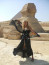 &nbsp;A belső, lelki utázok mellett a valódi fizikai kirándulásokat is kedveli, itt éppen Egyiptomban élvezte&nbsp; sivatagi klímát.
