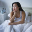 2. A Telihold alvási problémákat okozhat, ami kihat a hangulatodra is. H a teliholdtól nem is válsz erőszakosabbá, és nem ölsz meg senkit, akkor is nagy valószínűséggel kihat az alvásodra. A zavart, avás, az órákig tartó forgolódás és az alváshiány pedig a legtöbb esetben kihat a hangulatodra és a viselkedésedre.&nbsp;A Current Biology folyóiratban megjelent 2013-as tanulmány meg is&nbsp;állapította, hogy a holdfázisok jelentősen befolyásolhatják az alvást, mivel abban a fázisban, amikor a legmélyebben alszik az ember, ilyenkor sokkal kevesebb időt tölt. Egyelőre még mindig nem tudják, hogy ezt mi okozza, azonban annyit sikerült már megfejteni, hogy a belső biológiai ritmusunk a hold ciklusához kapcsolódik.&nbsp;
