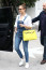 Jennifer Lopezt kantáros nadrágban kapták lencsevégre 