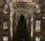 1787-ben Artois grófja volt az első tekintélyes látogatója a katakombáknak, persze akkor az még nem úgy nézett ki, mint ma. A látogatók előtt az alagútrendszer egy része először csak 1867-ben nyílt meg.

