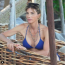 Stallone felesége épp az árnyékban hűsöl a mexikói tengerparton, miközben a lányai egy falatnyi bikiniben lubickolnak a vízben. Egyikük sem sejtette, hogy paparazzik figyelik őket.

&nbsp;
