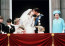 Diana hercegnő és Károly herceg 1981-ben mondták ki a boldogító igent, hitvesi csókjukat világszerte több ezeren kísérték figyelemmel.
