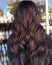A trendi hajszín különlegessége, hogy leginkább barna árnyalatú, de lila melír van benne 