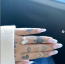 Íme Ariana Grande jegygyűrűje, ezzel a hatalmas gyémánttal kérte meg kezét Dalton Gomez. A válasz egyértelmű, hiszen a képaláírás nagyszerűen kifejezi a sztár reakcióját.&nbsp;"Örökké és még tovább" - írja az énekesnő.
