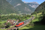 A vasúti menetrendet Svájcban úgy alkották meg, hogy a vonat a lehető leggyorsabban érjen el az egyik helyről a másikra. A szerelvények 15 percenként indulnak, így óránként akár négyszer is vonatra szállhatsz 24 órán keresztül. Az autók nem annyira népszerűek az országban, mert minden társadalmi csoport a vasutat használja. Gyakori például,&nbsp;hogy egy nagy cég vezetője egy vonat turistaosztályán utazik.&nbsp;

