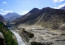 A Karakoram autópálya Pakisztánt és Kínát köti össze a magasban. Lélegzetelállító a kilátás, de az autópályát&nbsp;földcsuszamlás és lavina miatt rendszeresen lezárják.
