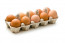 Háziasszony háziasszonnyal vitatkozik azon, hogy vajon hol van a legjobb helye a tojásnak a konyhában. Noha az egyik tábor azt mondja, hogy a hűtőben, a másik pedig azt, hogy szobahőmérsékleten, abban egyetértenek, hogy semmiképp se a hűtőajtóban, mert a nyitogatás miatti hőmérsékletváltozás csökkenti a tojás eltarthatóságát. A szakértők ráadásul azt javasolják, hogy a tojások mindenképpen maradjanak a tartóban, mert így hosszabb ideig frissek maradnak.
