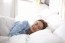 Szakértők szerint a megfelelő mennyiségű (és persze minőségű) alvás elengedhetetlen a fogyás szempontjából. A kialvatlanság negatívan hathat immun-, illetve hormonrendszerünk működésére, melynek következtében hajlamosak lehetünk a szükségesnél nagyobb kalóriabevitelre. Törekedjünk arra, hogy minden éjjel legalább 7-7,5 órát aludjunk.
