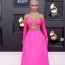 Saweetie két ruhát is viselt a 2022-es Grammy-díjátadó vörös szőnyegén: az egyik egy pink színű Valentino szett volt....
