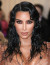 Kim Kardashian ikonikus Met-gálás lookja is ezt a trendet idézte meg.

