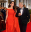 Amal Clooney királynőként ragyogott a férje oldalán a Kennedy Centerben rendezett díjátadón: a gyönyörű ügyvédnő egy piros Valentino estélyit öltött magára, amiben olyan csodásan mutatott, hogy arra nincsenek szavak.
