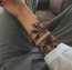Alkar

Az alkar tetoválás, ellentétben a felkar tetoválással, amely elrejthető, csak hosszú ujjú felsőkkel lehet elrejteni. Ez azt jelenti, hogy az alkartetoválással rendelkező személy nagyon magabiztos, és szeret a figyelem középpontjában lenni. A tetoválás művészeti értékének bemutatására is jó hely, mert nagyon szem előtt van.&nbsp;Egy komoly tetoválás az alkaron azt üzeni, hogy az illető erős és kemény. Ha a tetoválás finom és lágy, az azt jelenti, hogy az illető kívülről keménynek tűnhet, de mélyen belül igazán érzelmes.
