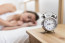 A szükséges alvásmennyiség egyénenként eltérő lehet, hiszen igényeink is különbözőek, de az általánosan megfelelőnek tartott, elégséges és ideális alvásmennyiség éjszakánként átlagosan 6-8 óra.
