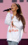 Ariana Grande még a Disney csatorna V, mint Viktória című műsorában mutatkozott Cat Valentine szerepében, azóta azonban korunk egyik legnépszerűbb pop énekesévé nőtte ki magát. Nem is csoda tehát, hogy minden nyilvános megjelenése során óriási rajongótábor fogadja, akik autogrammot követelnek tőle. Ariana egyik bennfentese ezt nyilatkozta egy ilyen eset után:&nbsp;"Autogramokat és képeket osztogatott, vidáman mosolyogva, amíg&nbsp;be nem szállt a liftbe. Amint az ajtók becsukódtak, azt mondta: Remélem, mindannyian rohadtul&nbsp;meghalnak".
