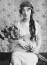 Audrey Munson 1891. június 8-án látta meg a napvilágot Rochesterben: mindössze 8 éves volt, amikor a szülei elváltak, ő pedig édesanyjával először Providence-be, majd New Yorkba költözött. Audrey már kislányként feltűnően bájos volt, édesanyja pedig biztatni kezdte, hogy ragadja meg a szépségében rejlő lehetőséget, így hamarosan a színjátszás felé fordult. 17 évesen játszott először a Broadway-en, emellett szerepet kapott táncosként a Gerald Hampton's Dancin' Dolls című darabban.
