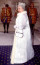 1994: Őfelsége prémes fehér kabátban, koronával a fején&nbsp;érkezett a Parlament állami megnyitójára.
