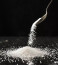 A gyomirtás másik hatékony módja a só: ebben az esetben is csupán annyi a teendő, hogy a sót egyenesen a gazra szórjuk bőséggel, és hagyjuk, hogy tegye a dolgát, pár nap múlva pedig már láthatjuk is az eredményt. A só nem mellesleg a rovarok és a meztelen csigák elriasztására is kiváló.
