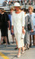Diana egy Catherine Walker által tervezett krémszínű blézerben és szoknyában, hozzáillő Philip Somerville&nbsp;kalapban&nbsp;érkezett a Ferihegyi Repülőtérre&nbsp;1990. május 8-án.
