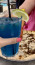 Happy Hour

Ami az italokat illeti, igyekeztem minél többet kipróbálni a bárok koktélkínálatából. Szuper lehetőség, hogy a legtöbb vendéglátóhelyen megjelölnek egy „Happy Hour-t”, azaz egy órát, amikor is két egyforma koktélt lehet vásárolni egynek az áráért. Mi ki is használtuk ezt a lehetőséget, a Blue Lagoon-ról elnevezett és az öböl kék vizét idéző koktél mindenképpen megér egy kóstolót!
