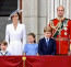 Íme a cambridge-i hercegi pár és gyermekeik, akikre óriási figyelem hárult, hiszen csak ritkán láthatjuk a herceget és a hercegnét mindhárom utódukkal együtt.

