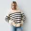 ZARA Striped knit sweater 9995 Ft

Igazi örök klasszikus ez az enyhén túlméretezett fekete-fehér csíkos pulóver, ami soha nem fog kimenni a divatból.
