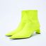 ZARA Strech fabric ankle boots 15 995 Ft

A neon színek kedvelői imádni fogják ezt a sárgás-zöldes árnyalatot, ami minden egyszerű outfitet feldob. Ki mondta, hogy csak fekete csizmát lehet viselni télen?
