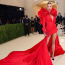 Karlie Kloss topmodell egy kész jelenés volt a Met-gálán ebben a Carolina Herrera tervezte ruhakölteményben
