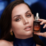 Ana de Armas az Estée Lauder Advance Night Repair szérumjának&nbsp;2021-es őszi/téli&nbsp;kampányában
