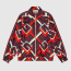 Gucci&nbsp;G dot labyrinth print jacket

Ez a zavaros, absztrakt mintás dzseki mindent csinál, csak trendet nem teremt. 680 ezer forintot kérnek el érte.
