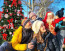 A látogatás meghitten telt, amit a fotók is remekül bizonyítanak, valamint a bejegyzés alatti szöveg:&nbsp;„Tegnap a Mikulással a mi kis saját winter wonderland-ünkben. A Nekem a Balaton csodás ünnepi díszbe öltözött, szólnak a karácsonyi zenék, a koripályán családok, barátok, kézen fogva róják a köröket, fahéj illat a levegőben... Tegnap egész nap kint voltunk a hidegben, de egyszerűen nem tudtunk betelni a látvánnyal. És erre ma reggelre leesett a hó is. A karácsony egy csoda. Ha erre jártok, nézzetek be hozzánk Balatonakarattyán. Ma délután 4-től fát díszítünk”.
