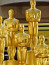 Ellopott szobrok

A 24 karátos arannyal bevont bronz szoborból az 1929-ben, hollywoodi Roosevelt Hotel Blossom Roomjában rendezett első díjátadó óta több mint 3 000 szobrocskát adtak át. Minden év januárjában készülnek el New Yorkban, itt öntik ki bronzból és vonják be a már említett arany bevonattal. 2000-ben történt az első és ezidáig utolsó olyan eset, amikor mindössze néhány héttel az esemény időpontja előtt elrabolták a szobrokat a szárazföldi fuvarozó rakodó dokkjából. Nagyjából egy héttel később meg is találták a szobrokat, így szerencsésen végződött az eset, ez azonban elég volt ahhoz, hogy az akadémia azóta is minden évben plusz egy ceremóniára elég szobrocskát tartson készleten.
