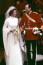 A hercegnő első férje Mark Phillips ellentengernagy volt, akihez 1973-ban, mindössze 23 évesen ment feleségül. A fényűző esküvőt nagy felhajtás övezte, a britek nagyon kíváncsiak voltak Anna menyegzőjére.
