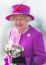 II. Erzsébet közel sem átlagos életet él, éppen ezért még a brit királyi család tagjainak is szigorú szabályokat kell betartaniuk, ha egyáltalán beszélni szeretnének vele. A királynőnek van egy titkos telefonja, melyen mindössze két ember keresheti.
