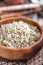 A quinoa gazdag a karotinoidoknak nevezett fitonutriensekben, amelyekről már több alkalommal is kimutatták, hogy csökkentik a mellrák, a tüdőrák és a petefészekrák kialakulásának kockázatát. A quinoa nemcsak makrotápanyagokban (bioaktív fehérjében, kiváló minőségű zsírsavakban, poliszacharidokban és élelmi rostokban) gazdag, hanem vitaminokban, esszenciális aminosavakban, ásványi anyagokban és polifenolvegyületekben is – ezek mind hozzájárulnak olyan biológiai funkciókhoz, melyek rákmegelőző és gyulladáscsökkentő hatásokkal is bírnak.
