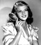 Rita Hayworth

Bár Rita Hayworth-re szeretünk úgy gondolni, mint természetes vörös szépségre, az eredeti hajszíne nem volt ilyen vibráló. A színésznő festette a haját, és elektrolízis kezelés segítségével azt is elérte, hogy a hajvonala hátrébb helyezkedjen el, vagyis magasabb legyen a homloka. Természetesen akadtak jóval kíméletesebb praktikái: minden hajmosás után olajjal kezelte a loboncát, amit 15 perc múlva vízzel és citromlével öblített le.

