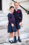 Korábban írtunk már arról, hogy a kortársaikhoz hasonlóan György herceg és Sarolta hercegnő napjai is az iskolapadban telnek, ahol ugyanúgy kezelik őket, mint a többi gyereket.
