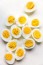 Tojás

Egy tojás 7 gramm fehérjét, emellett vasat, vitaminokat, ásványi anyagokat és karotinoidokat tartalmaz. Sokoldalúan fogyasztható, akár rántva és még sok más módon. Kutatók megállapították, hogy a legelőn nevelt tyúkok tojásai&nbsp;kétszer annyi omega-3 zsírsavat, háromszor több D-vitamint és négyszer több E-vitamint tartalmaznak, mint a hagyományos takarmányon nevelt tyúkok tojásai.
