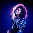 Whitney Houstonnak nem volt könnyű élete. Bár a tehetségének köszönhetően sikert sikerre halmozott, a karrierje pedig az egekig szárnyalt, valójában a magánélete tele volt szomorúsággal és nehézségekkel – mindez pedig a gyerekkorára vezethető vissza.
