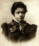 Mileva Marić tehetős szerb családban született, már fiatal korától kezdve felfigyeltek kivételes intelligenciájára. A társadalmi normák ellenére, amelyek korlátozták a nők hozzáférését az oktatáshoz, szilárd elszántsággal követte szenvedélyét a matematika és a fizika iránt. Akadémiai eredményei figyelemre méltóak voltak, 1896-ban felvételt nyert a Zürichi Műszaki Főiskolára, ami rendkívüli lehetőség volt egy nőnek abban az időben.
