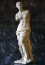 Érdemes előbb azt tisztázni, hogy a milói Vénusz valójában méloszi Aphrodité. Valójában Mílosz szigetén találták, ami ógörögul Mélosz (latinul Milo) és a szobor a szerelem és szépség istennőjét, a görög Aphroditét ábrázolja, akinek római megfelelője Vénusz. Honnan lehet ezt tudni? A műalkotás feltehetően arra a mondabéli jelenetre utal, amikor a trójai hercegnek, Párisznak kellett eldöntenie, hogy&nbsp;három istennő közül melyik a legszebb, és a férfi választása Aphroditéra esett, aki ezzel elnyerte az aranyalmát. Márpedig, az első beszámolók szerint a letört kar ott volt a szobor mellett,&nbsp;és egy almát tartott.
