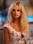 Lily James

A színésznő Pamela Andersont alakította a Pam &amp; Tommy című életrajzi drámasorozatban, mely során igencsak megtetszett neki egy rózsaszín szoknya és egy '90-es éveket idéző top. Éppen ezért a forgatást követően meg is tartotta a csodaszép, csinos ruhadarabokat.
