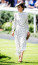Ezt az ikonikus pöttyös szettet tavaly egy lóversenyen viselte Kate Middleton.
