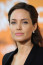 Angelina Jolie

Angelina Jolie plasztikai sebészettel kapcsolatos nézetei is hasonlóak. „Sosem volt semmilyen beavatkozásom és biztos vagyok benne, hogy nem is lesz. Én nem bújhatok más bőrébe, nem tudom mások mitől érzik jobban magukat, de én nem tervezek ilyesmit tenni az arcommal."
