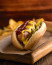 Talán meglepően hangzik, de bizony a hotdog az az étel, ami igencsak meglepő eredményeket ért el a kutatás során. Az index azt mutatja, hogy az élelmiszerek mennyire növelik vagy csökkentik az élettartamot, a kutatók pedig azt találták, hogy egy például vett marhahúsból készült hotdog bizony több percet is elvehet életünkből. „Az egyik vizsgált étel egy hagyományos marha hot-dog virsli&nbsp;volt kifliben. 61 gramm feldolgozott hús 27 elveszített egészséges életpercet eredményezett, de amikor a nátriumot és a transzzsírsavakat is figyelembe vettük, a végső érték 36 elveszített perc lett” – mondta Olivier Jolliet, a tanulmány társszerzője.
