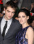Robert Pattinson és Kristen Stewart

A Twilight filmsorozat ikonikus párosa szintén randevúzott a valóságban. 4 éven át tartott szerelmük, bár néhány szkeptikus úgy gondolta, a kapcsolat csupán egy reklámfogás volt. Kristen ezzel szemben viszont többször is nyilatkozott a románcról, azt mondta, semmihez sem volt fogható az, ami közte és Robert között volt.&nbsp;
