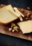 Kinek nem ajánlott a fogyasztása?

Minden jótékony hatás ellenére fontos kiemelni, hogy azoknak, akik magas koleszterinszinttel vagy vérnyomással küzdenek, érdemes kerülniük a gouda sajt fogyasztását, mivel magas telített zsírsavtartalma növelheti a szív- és érrendszeri kockázatokat. Emellett azoknak, akik laktóz intoleranciával vagy tejallergiával küzdenek szintén nem ajánlott a gouda sajt fogyasztása, annak ellenére sem, hogy kevesebb laktózt tartalmaz, mint más sajttípusok. Szintén fontos kiemelni, hogy a benne található tiramin miatt a migrénes fejfájással küzdőknek is érdemes lehet elkerülniük a sajtot, mivel a tiramin akár erősítheti és elő is idézheti is a tüneteket.
