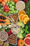 Hogyan is néz ki a tökéletes étrend?

Az Eatwell Guide a tanulmány eredményei alapján összeállította, hogyan is kellene kinéznie egy egészséges étrendnek, mely a lehető leginkább meghosszabbítja élettartamunkat. Az első általuk felállított aranyszabály,&nbsp;hogy napi ötször fogyasszunk valamilyen zöldséget és gyümölcsöt, lehetőleg minél változatosabban.
