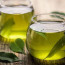 Zöld tea

A tejhez hasonlóan a zöld teának is vannak olyan tulajdonságai, amelyek segítenek enyhíteni a fájdalmat és meggyógyítani a sérült bőrt. A bőr kollagéntermelésének fokozásával a zöld tea segíthet a napégés&nbsp;kezelésében. „Bár az adatok nagyon korlátozottak, néhány bizonyíték alátámasztja, hogy a zöld tea fogyasztása védelmet nyújt a napfény okozta bőrpír és gyulladás ellen” – mondja a bőrgyógyász.
